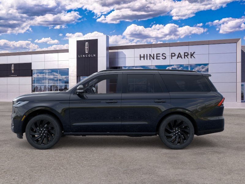 New 2026 Lincoln Navigator Reserve w/ Jet Appearance Package AWD/4WD image 3