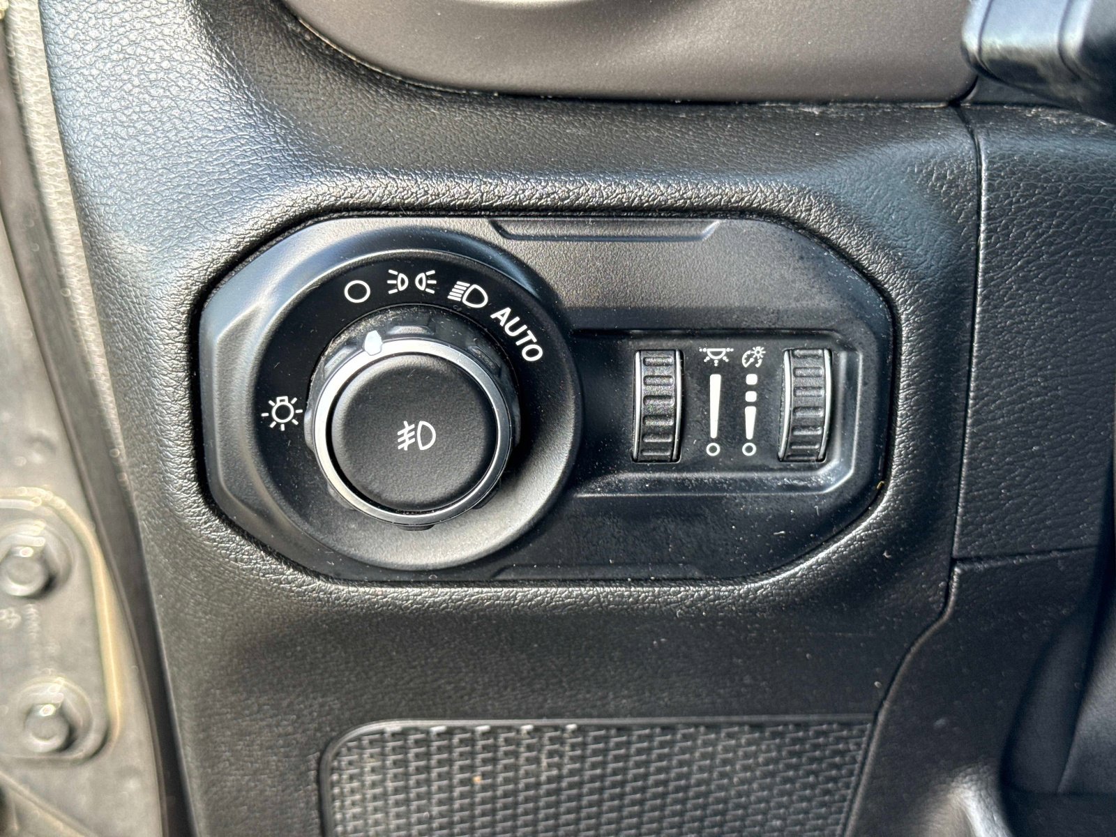 Used 2018 Jeep Wrangler Unlimited Sport S AWD/4WD image 30