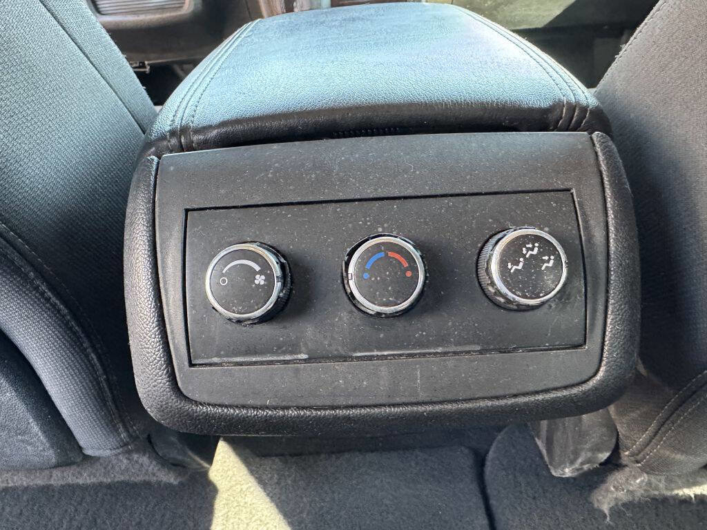 Used 2017 Chevrolet Traverse LT w/ Style and Technology Package image 8