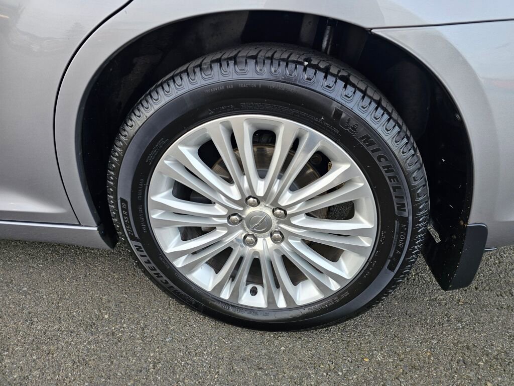 Used 2014 Chrysler 300 C w/ Light Group image 10