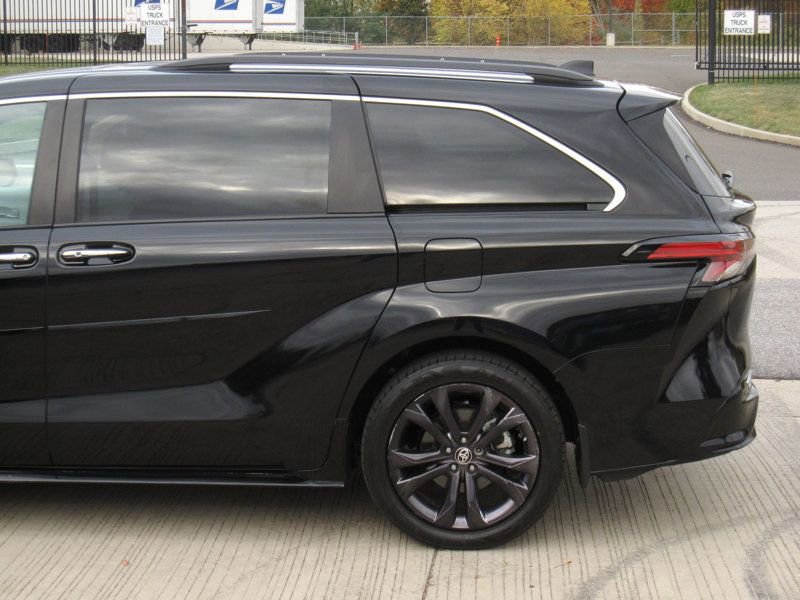 Used 2023 Toyota Sienna XSE image 8