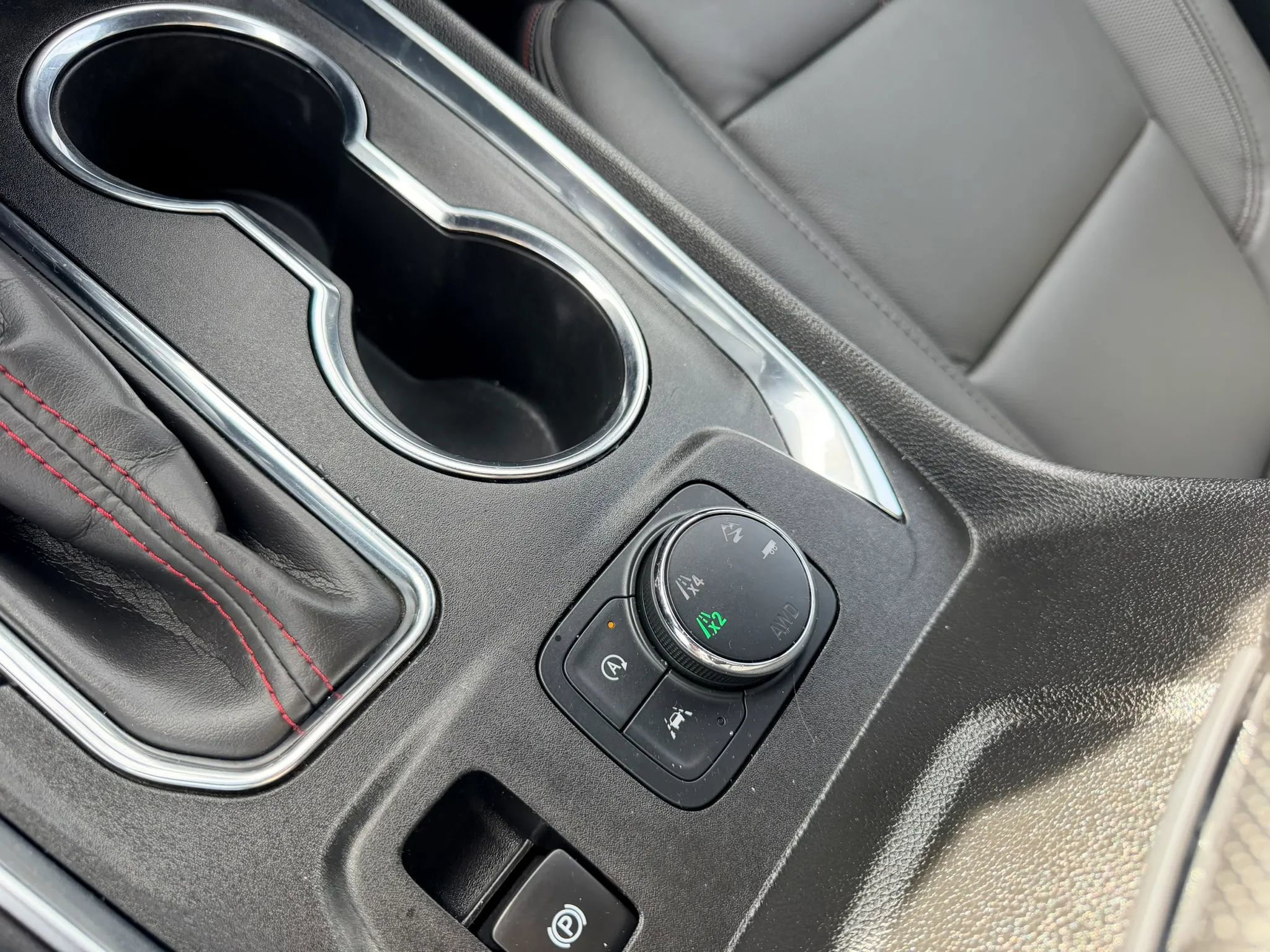 Used 2023 Chevrolet Traverse RS image 19