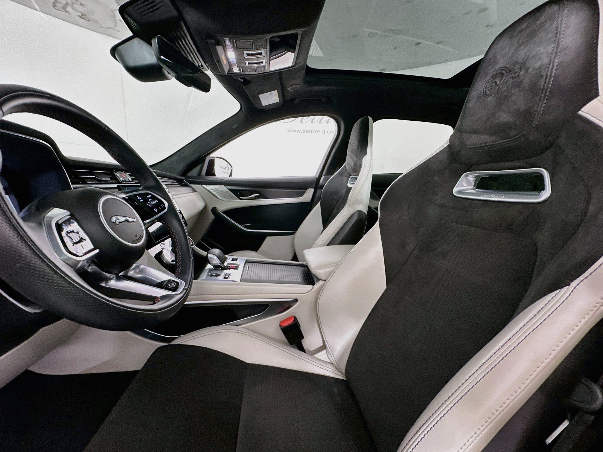 Used 2025 Jaguar F-PACE SVR AWD/4WD image 19