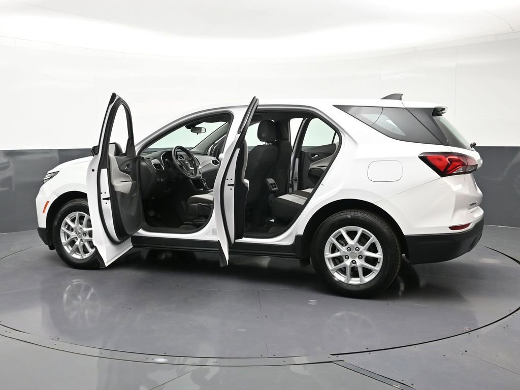 Used 2024 Chevrolet Equinox LS image 35