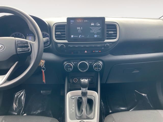 Used 2020 Hyundai Venue SEL image 11