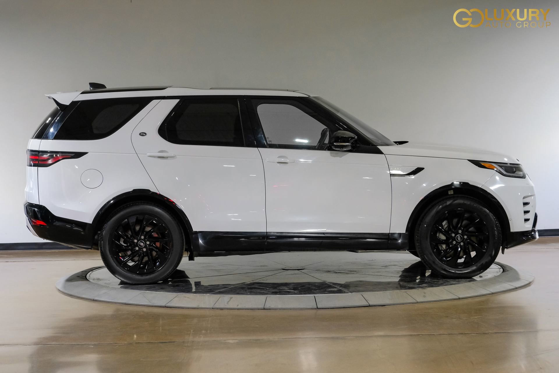 Used 2023 Land Rover Discovery S R-Dynamic AWD/4WD image 9