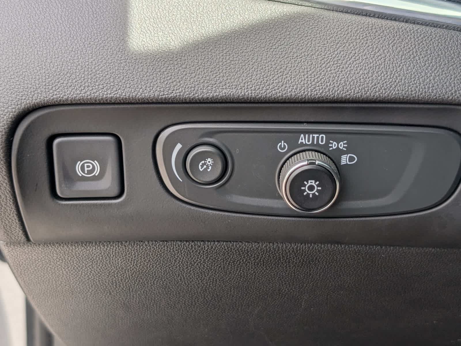 Used 2020 Buick Enclave Essence w/ Sound and Sites Package FWD image 23