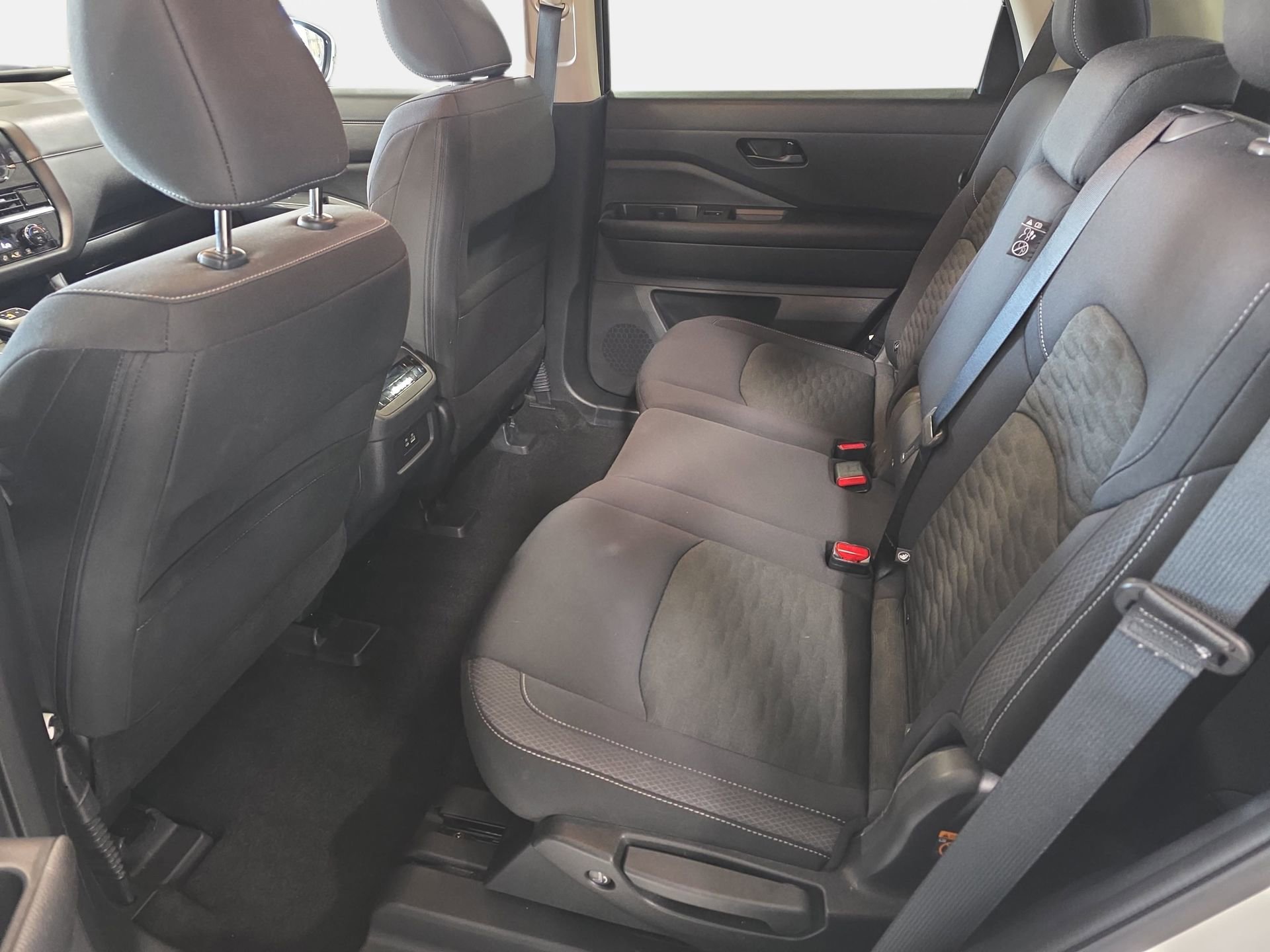 Used 2025 Nissan Pathfinder SV AWD/4WD image 14