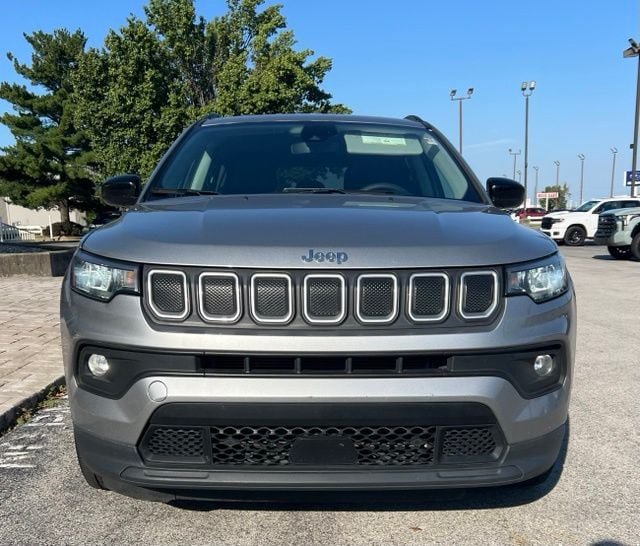 Used 2022 Jeep Compass Latitude FWD image 4