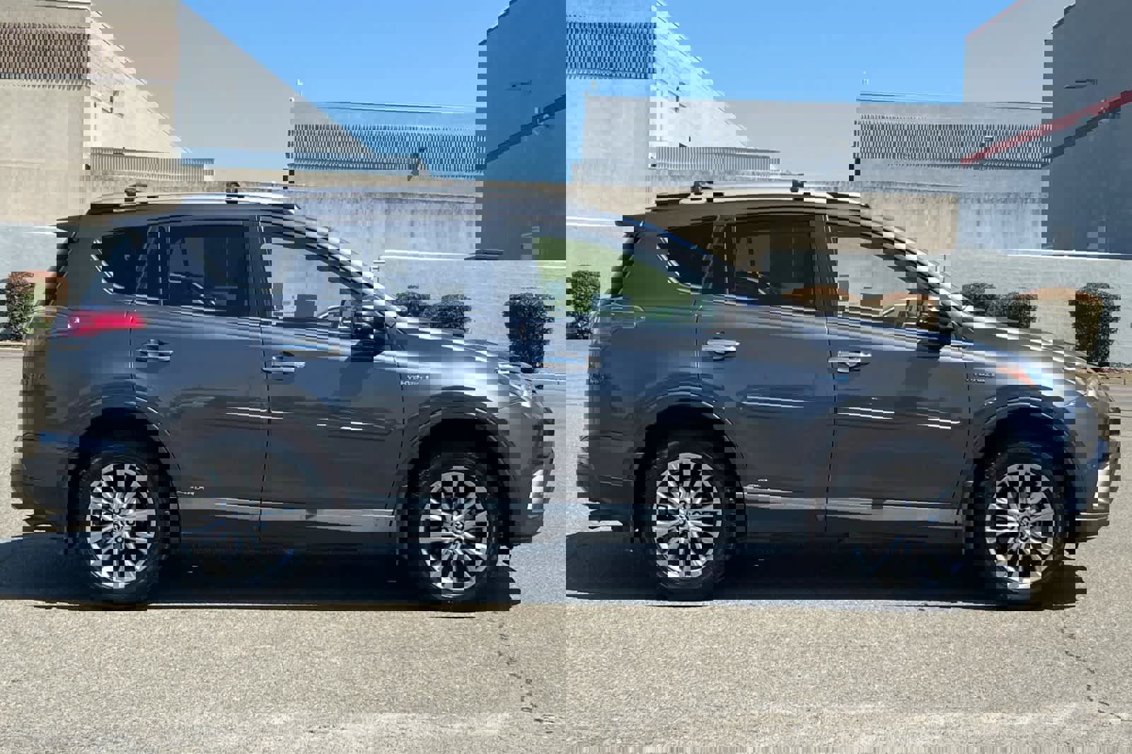 Used 2017 Toyota RAV4 Limited AWD/4WD image 6