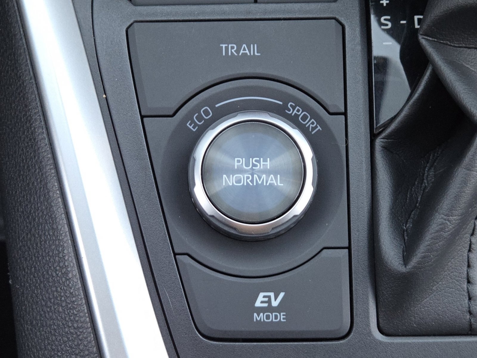 Used 2020 Toyota RAV4 XSE image 30