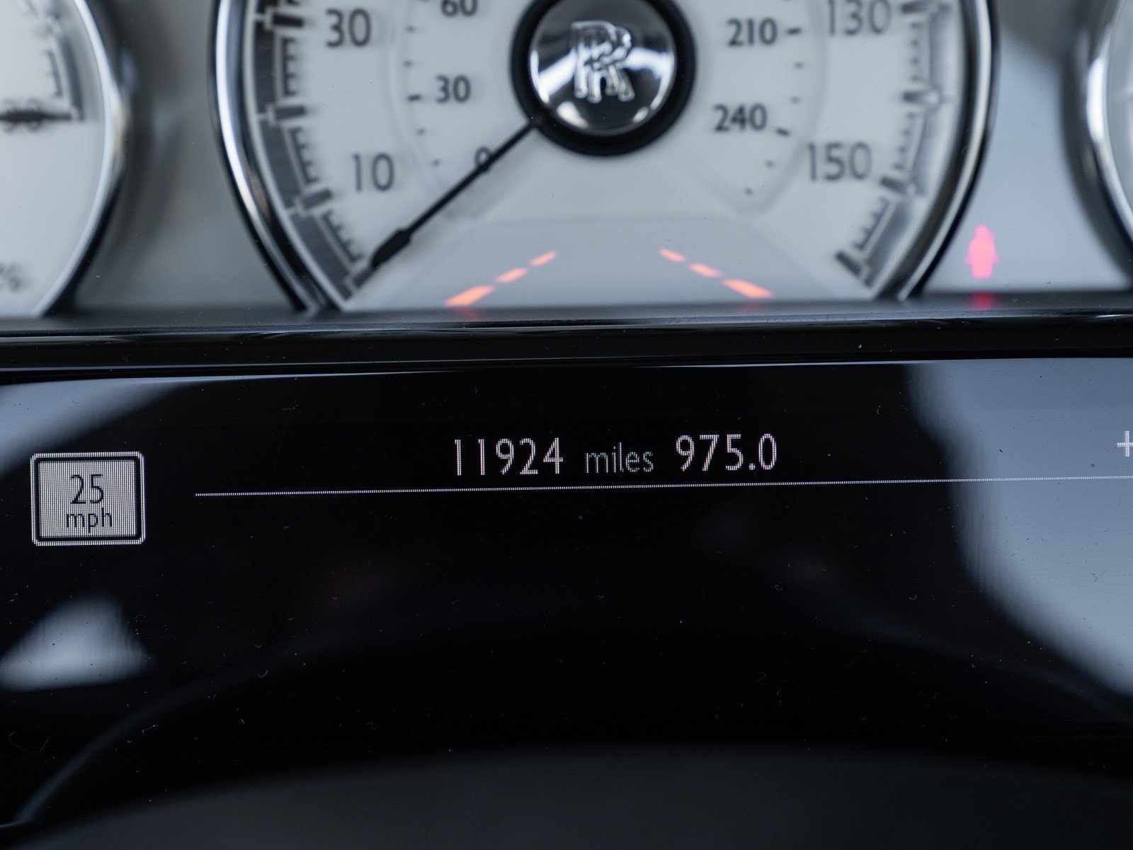 Used 2018 Rolls-Royce Dawn image 40