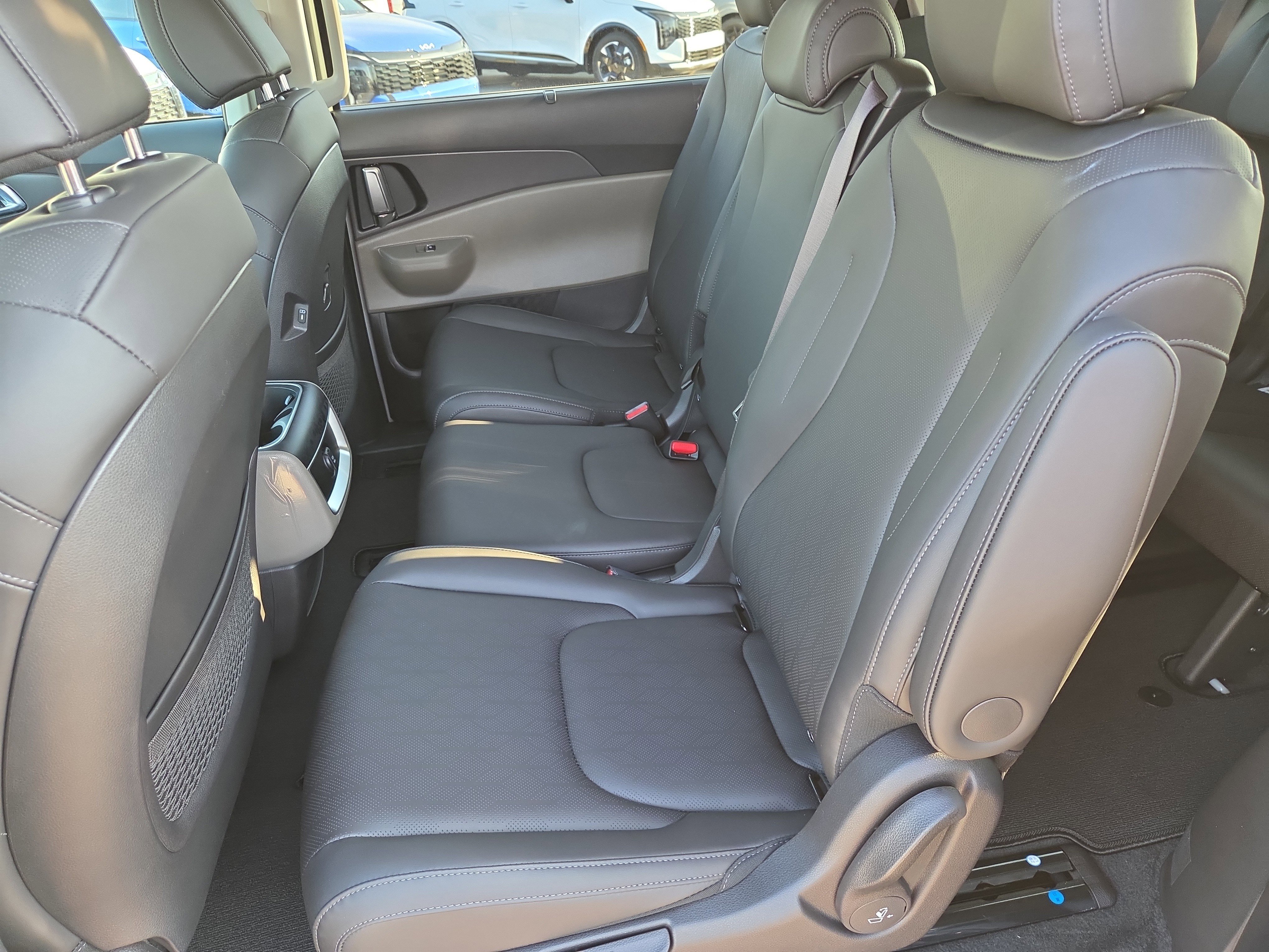 New 2026 Kia Carnival EX image 7