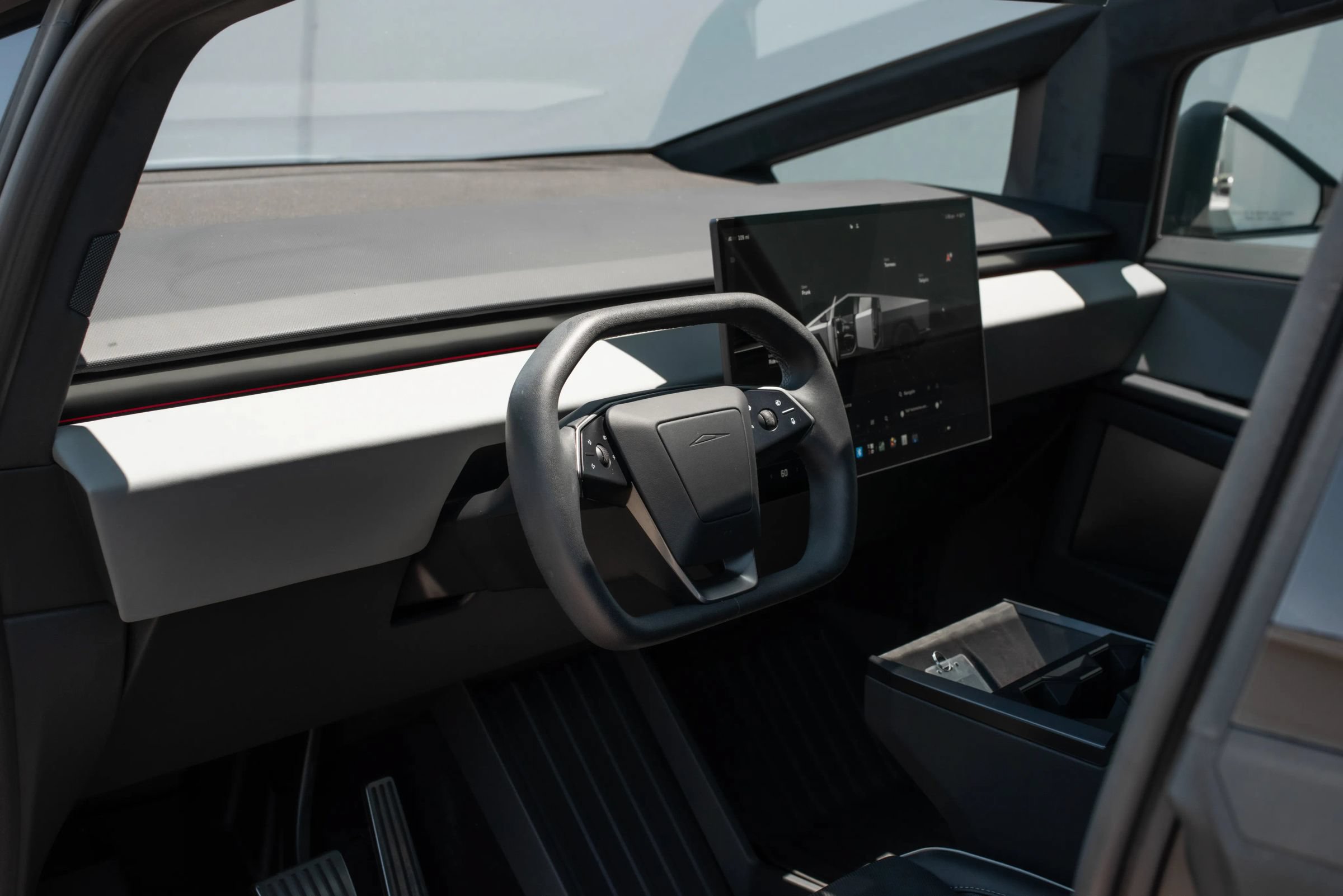 Used 2025 Tesla Cybertruck AWD Crew Cab image 9