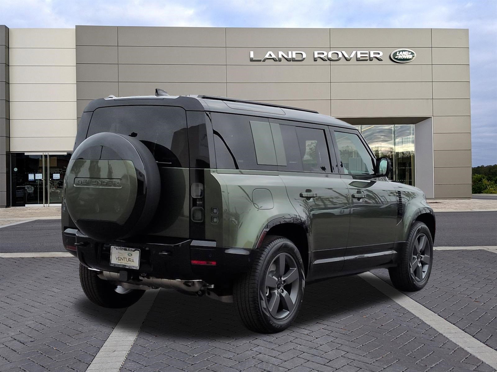 New 2026 Land Rover Defender 110 X-Dynamic SE image 5