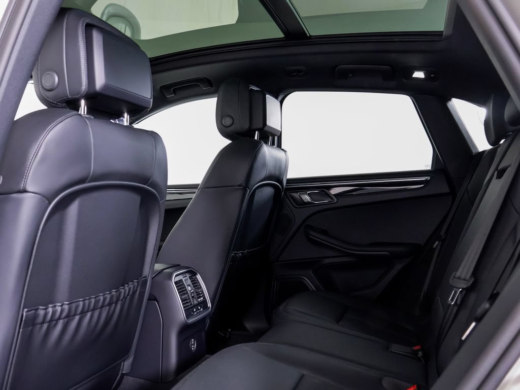 New 2026 Porsche Macan AWD/4WD image 23