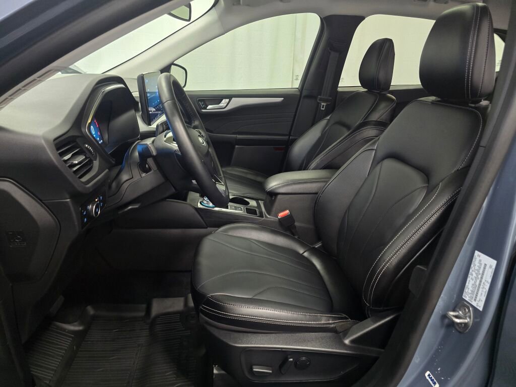Used 2025 Ford Escape Platinum w/ Premium Technology Package image 13
