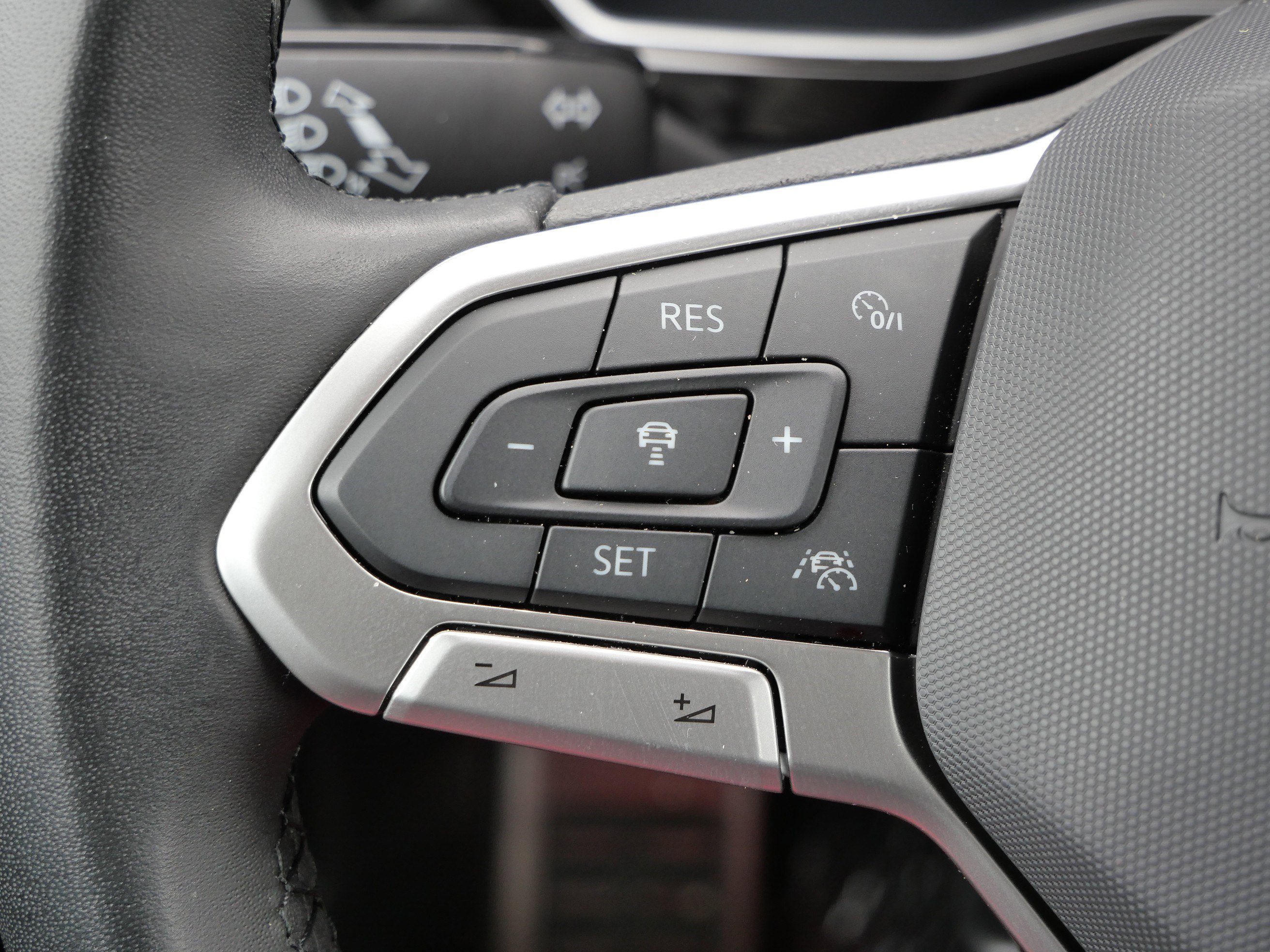 Certified 2024 Volkswagen Jetta Sport image 33