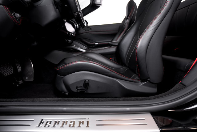 Certified 2020 Ferrari Portofino RWD image 25