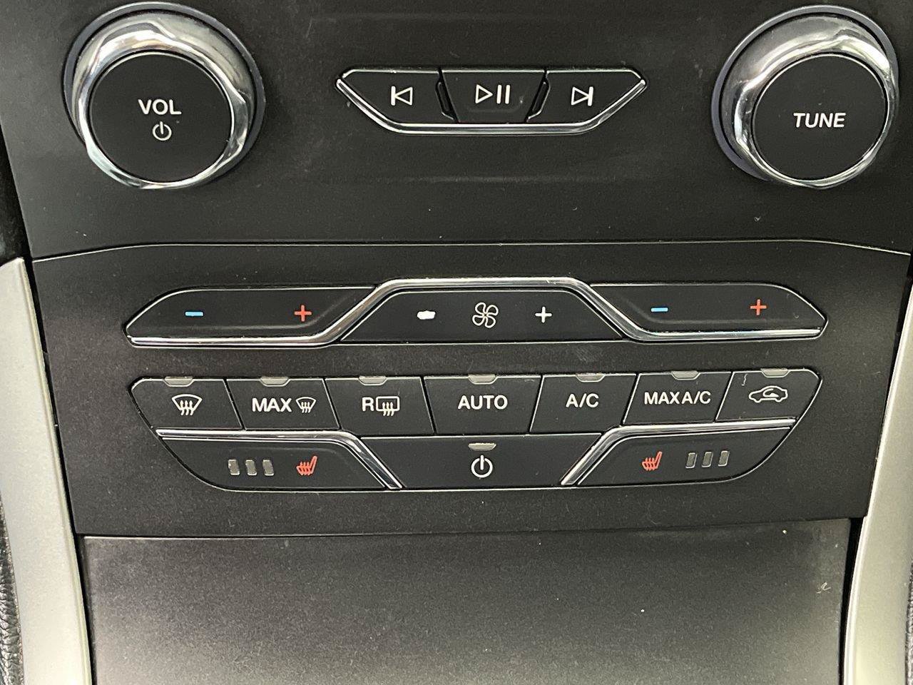 Used 2019 Ford Edge SEL w/ Equipment Group 201A AWD/4WD image 22