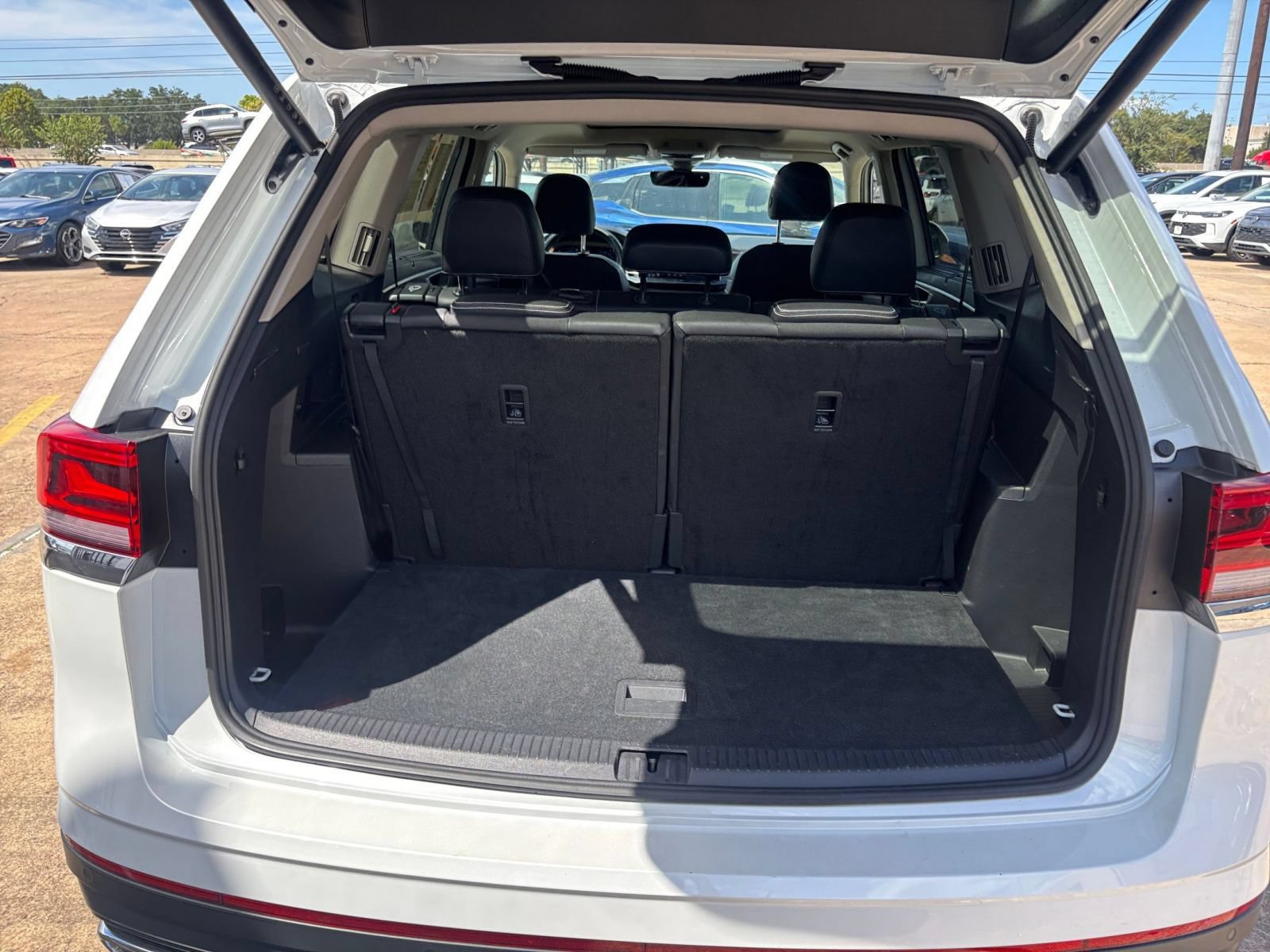 Used 2026 Volkswagen Atlas SE FWD image 30