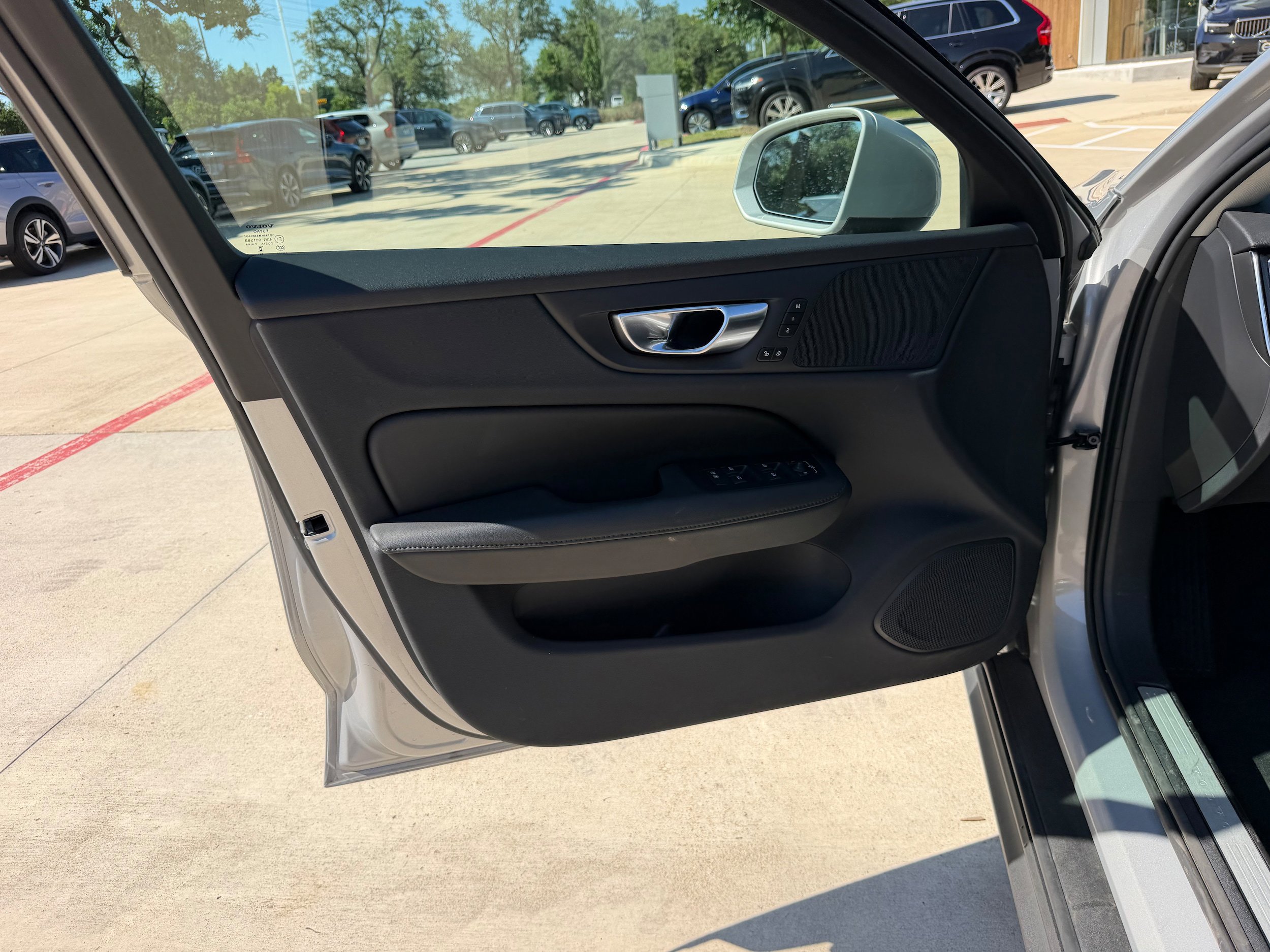 Certified 2025 Volvo V60 B5 Cross Country Plus AWD/4WD image 19
