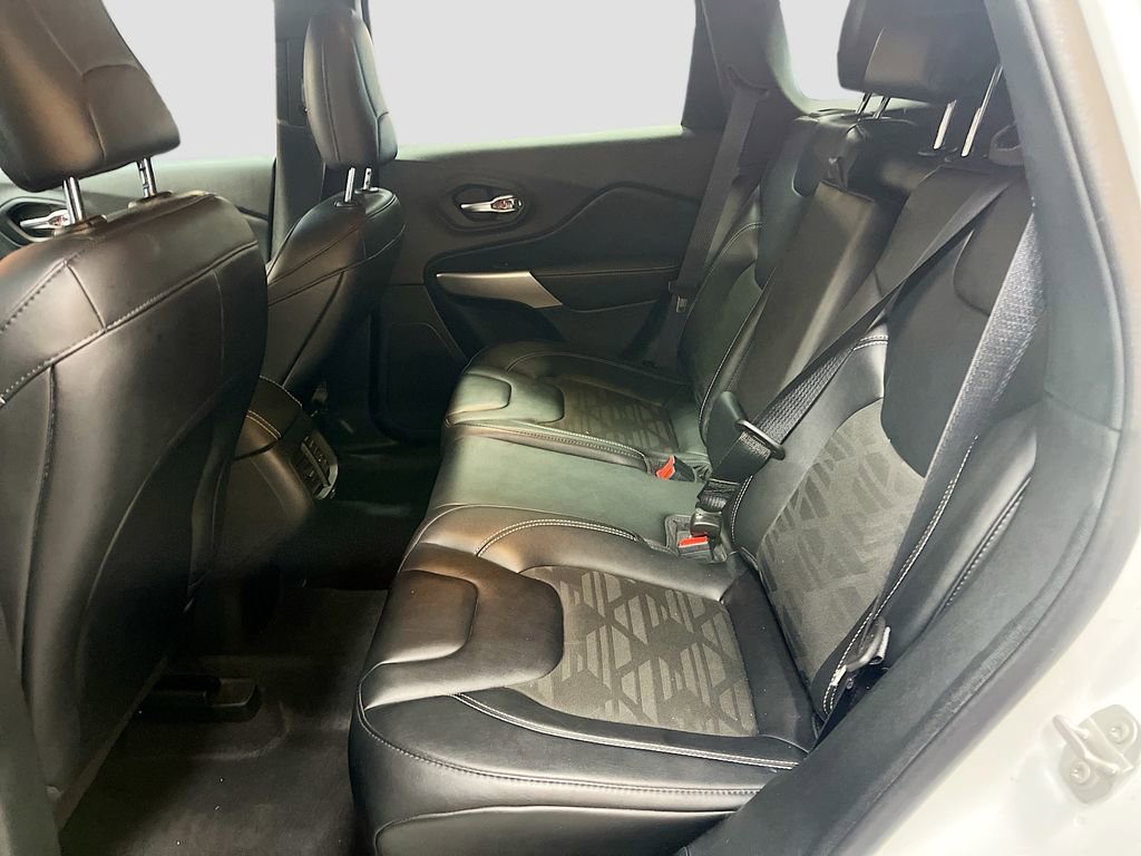 Used 2022 Jeep Cherokee Latitude AWD/4WD image 23