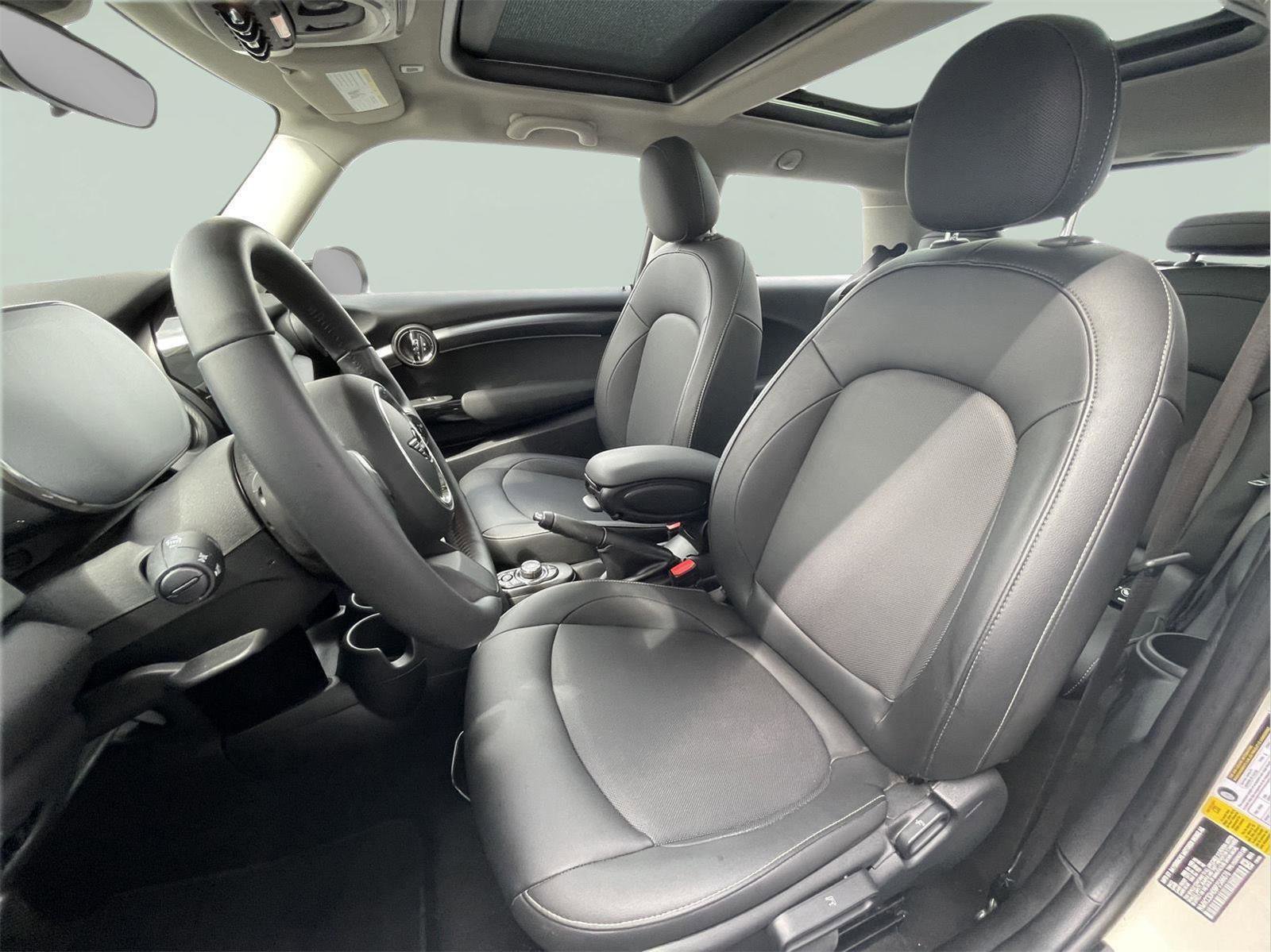 Used 2023 MINI Cooper 2-Door Hardtop FWD image 12