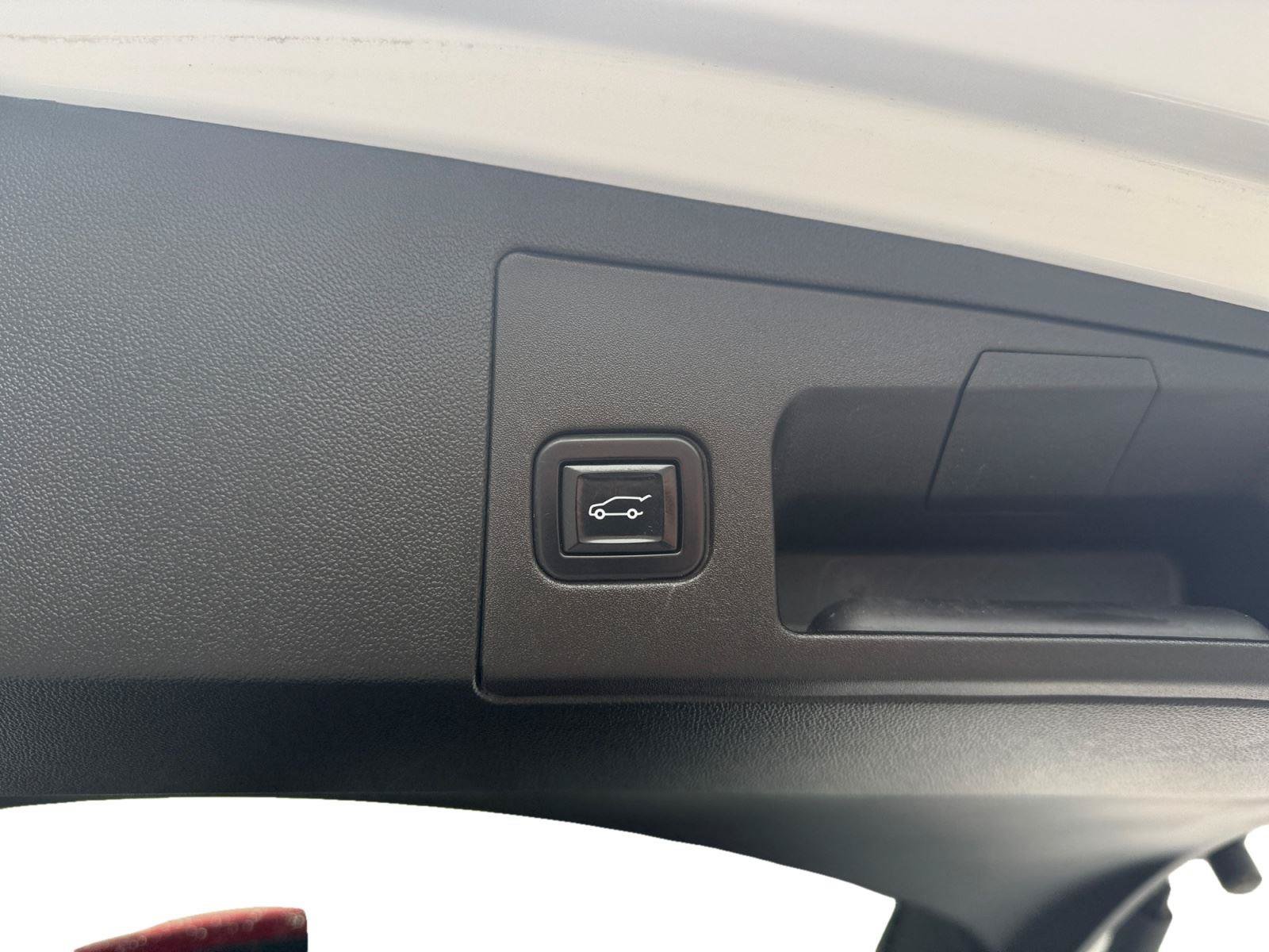 Used 2022 Cadillac XT5 Luxury w/ LPO, Floor Liner Package AWD/4WD image 22