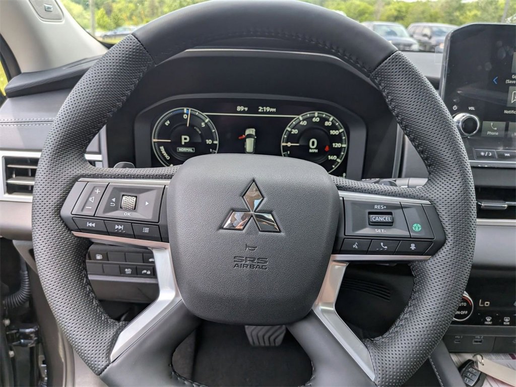 New 2025 Mitsubishi Outlander SE image 18