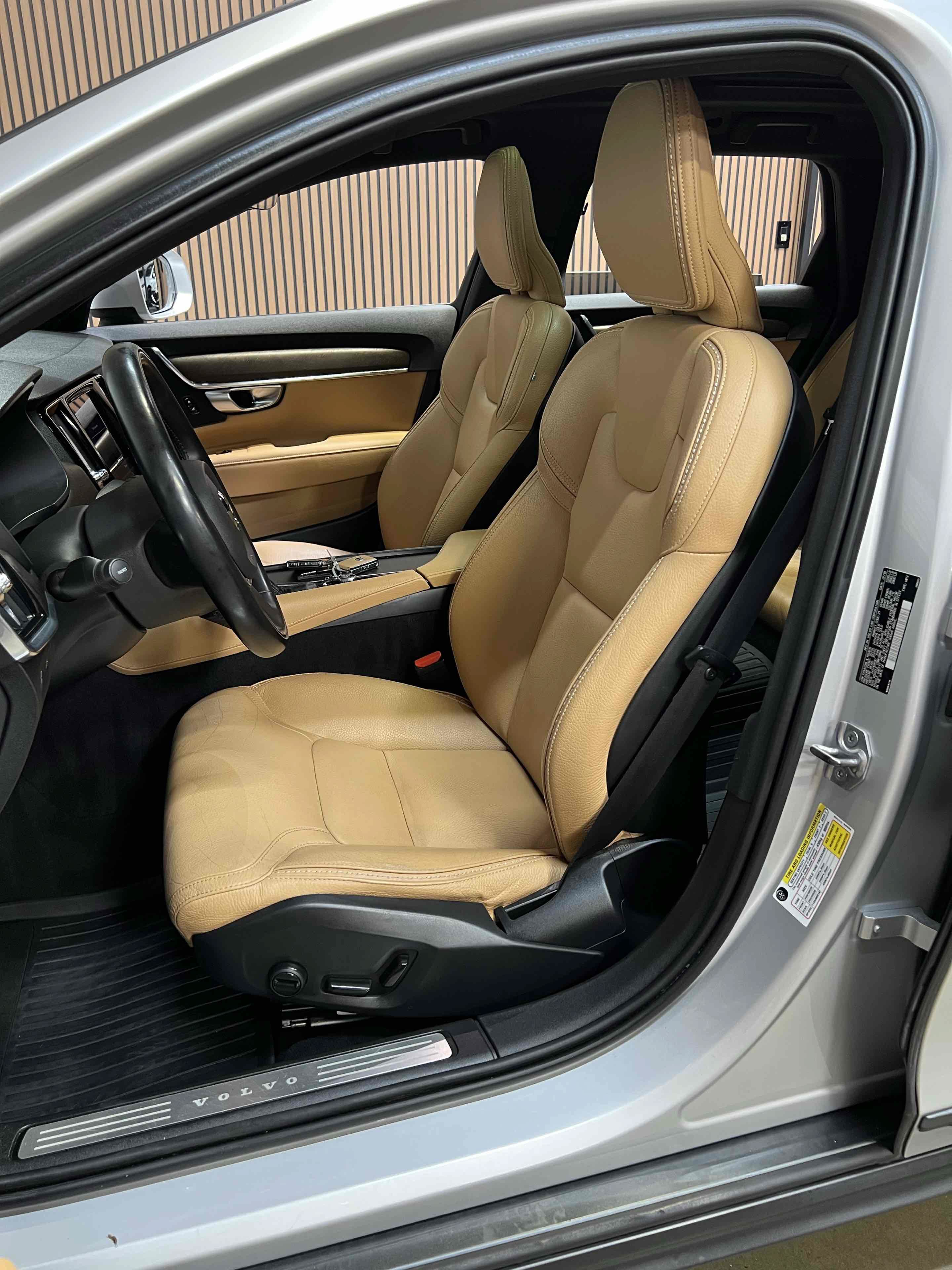Used 2020 Volvo V90 T6 Cross Country AWD/4WD image 29