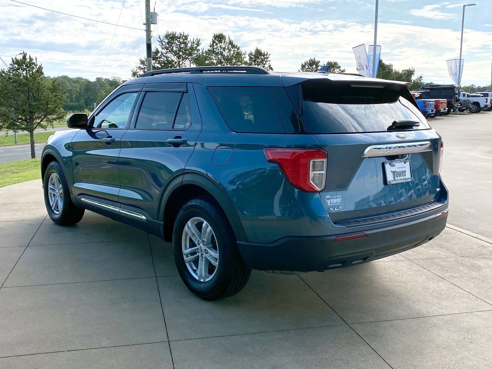 Used 2020 Ford Explorer XLT image 4