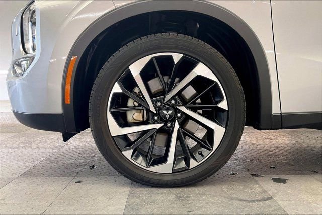 Used 2023 Mitsubishi Outlander SE AWD/4WD image 8