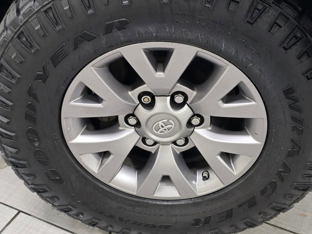 Used 2017 Toyota Tacoma SR5 image 6