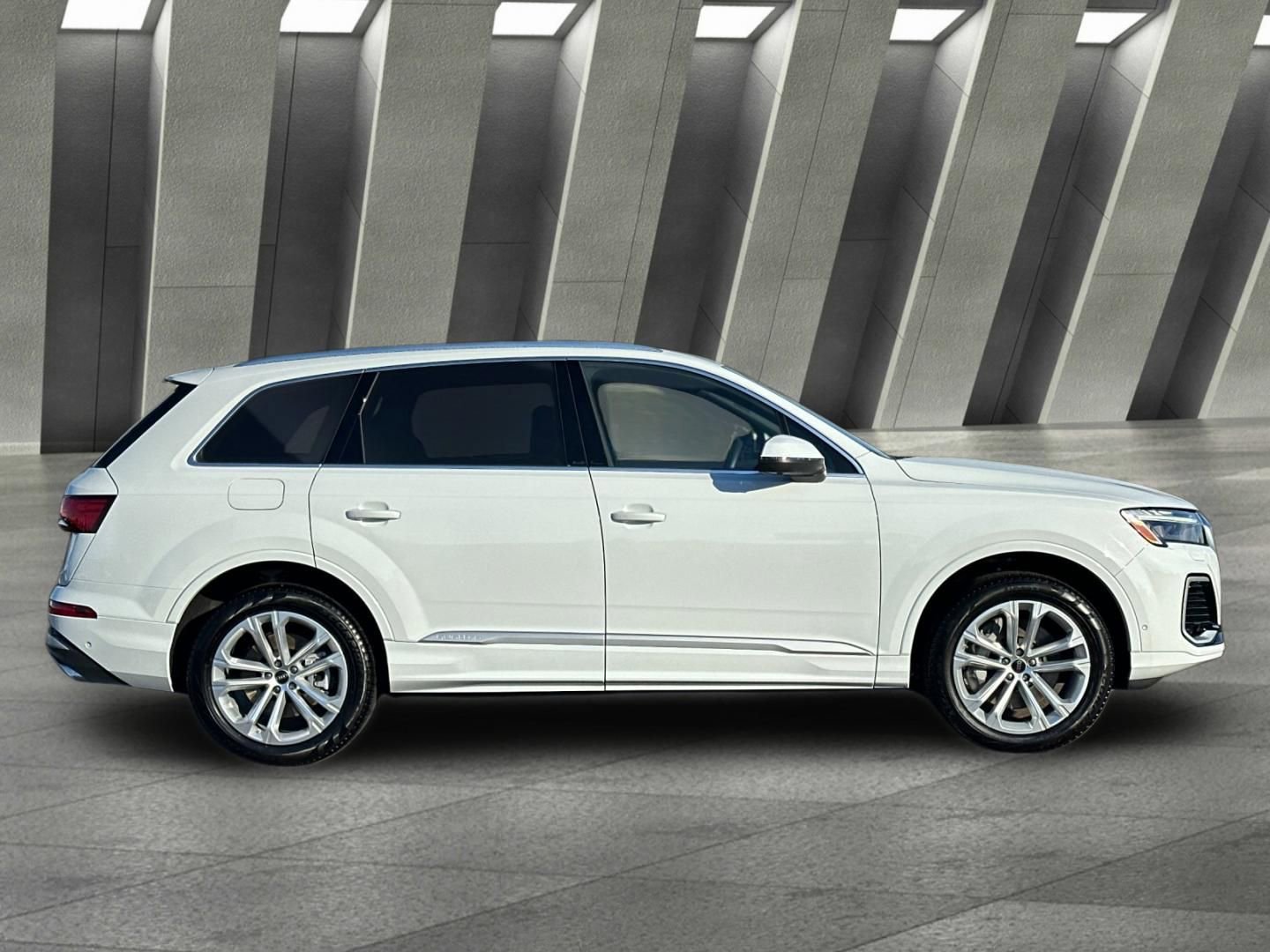 Used 2025 Audi Q7 3.0T Premium Plus w/ Premium Plus Package image 3
