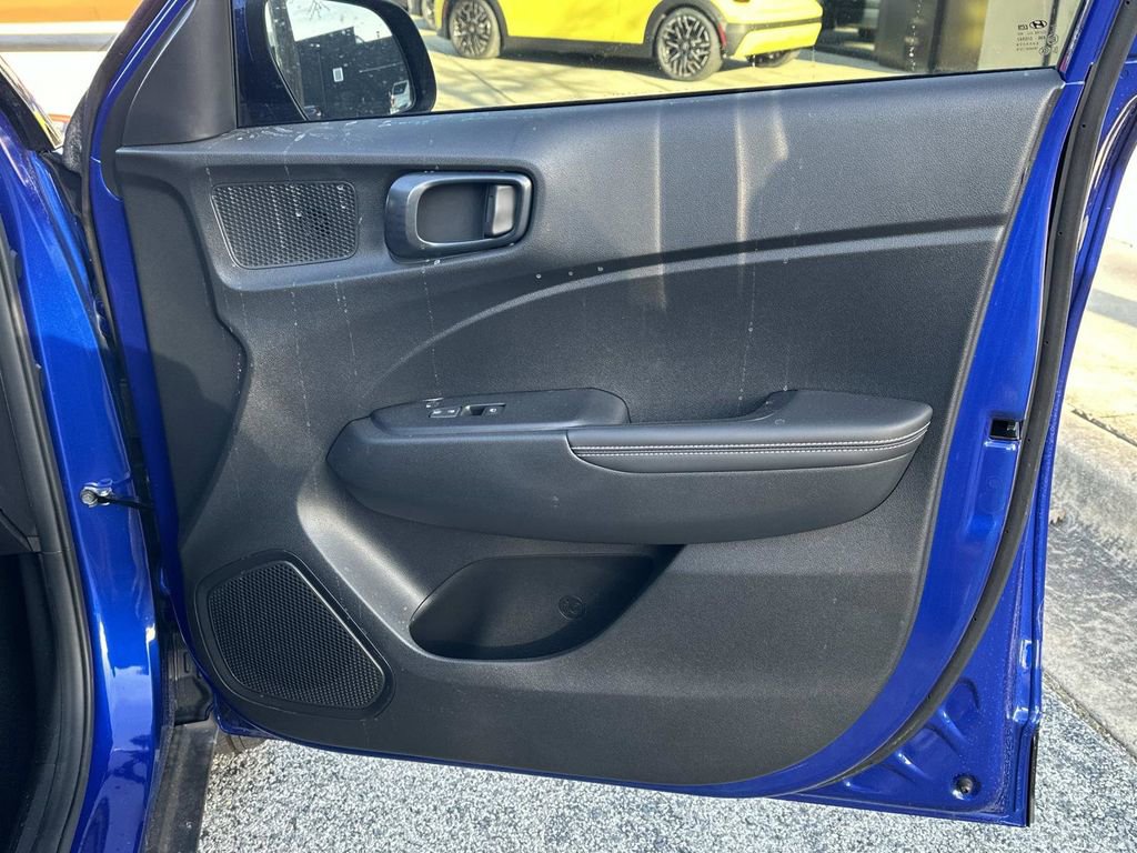 Used 2024 Hyundai Venue Limited image 29