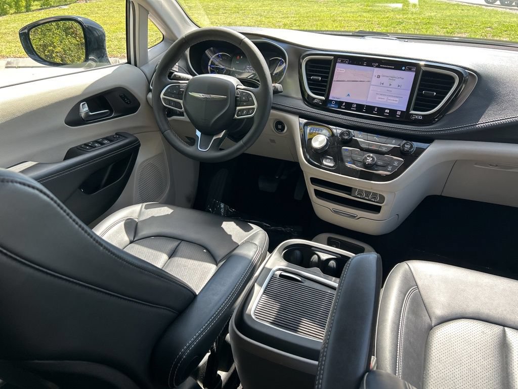Used 2024 Chrysler Pacifica Limited FWD image 9