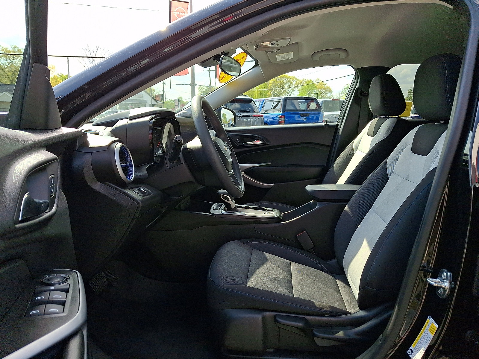 Used 2025 Chevrolet Trax LS FWD image 13