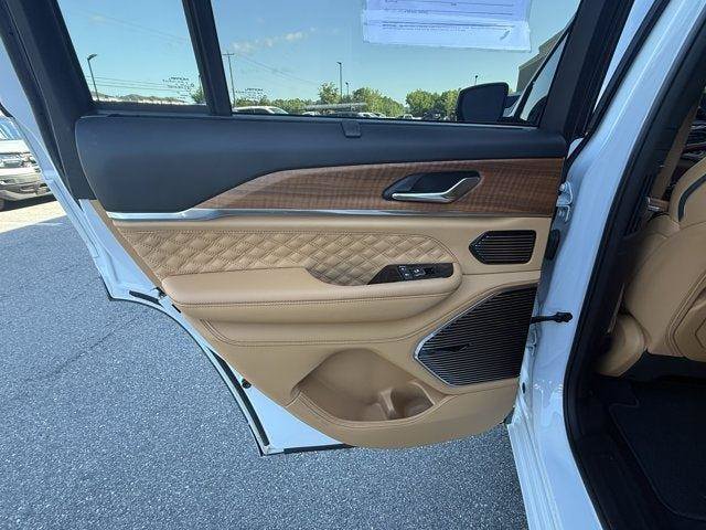 Used 2024 Jeep Grand Cherokee Summit AWD/4WD image 14