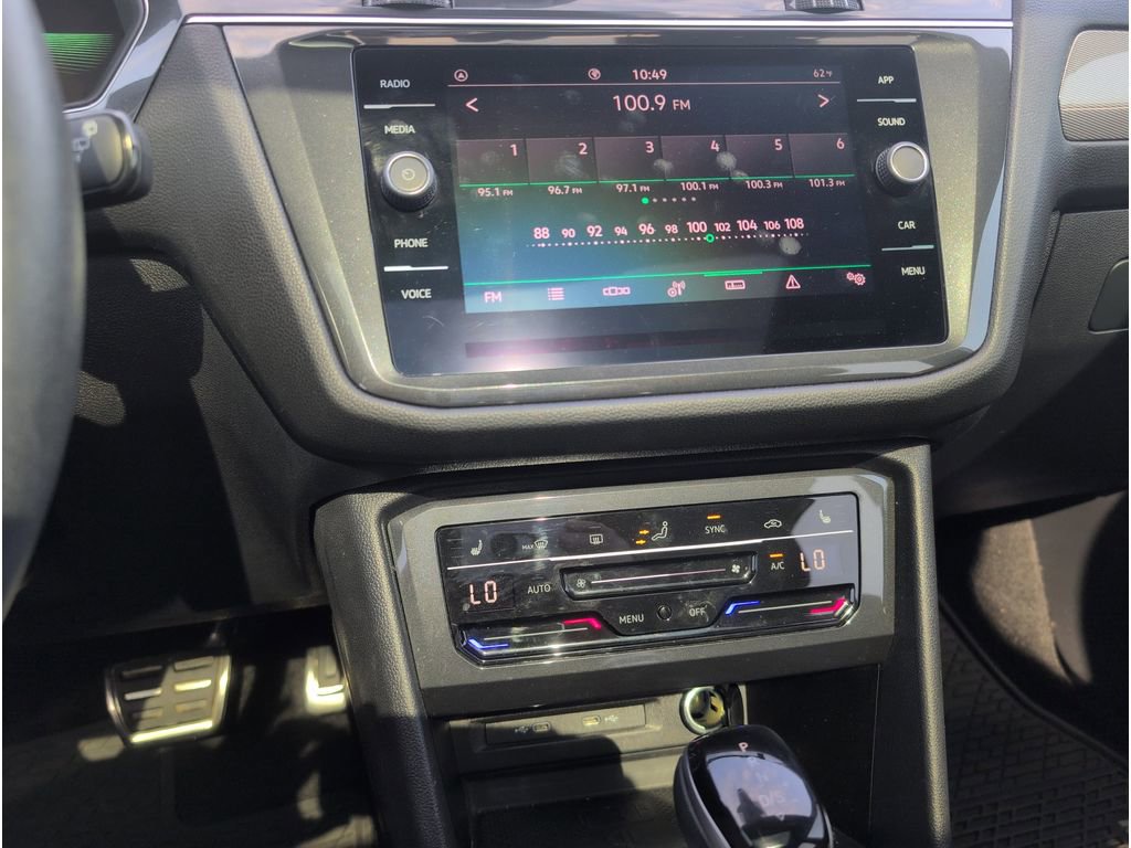 Used 2023 Volkswagen Tiguan SE R-Line image 13