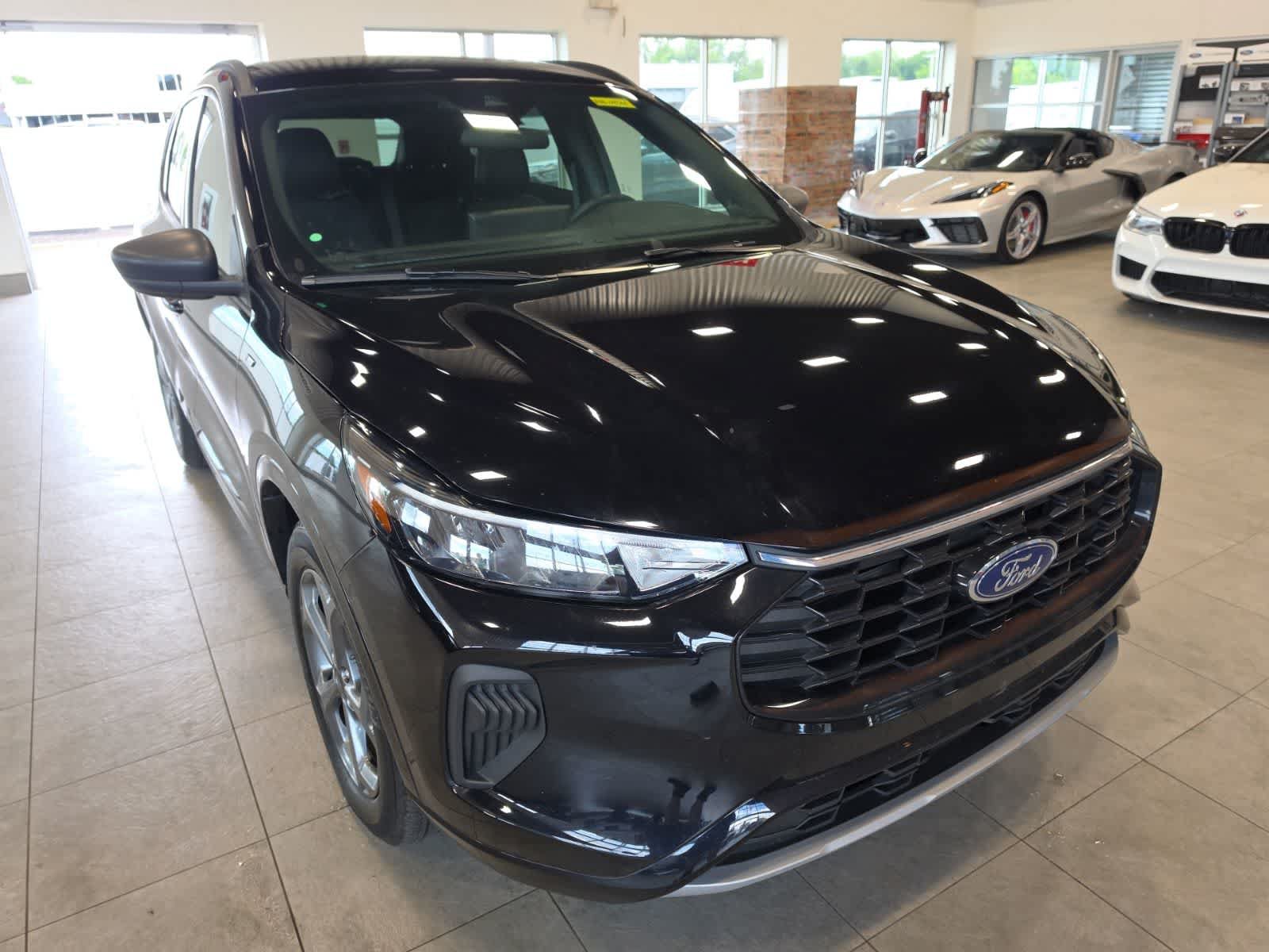 Used 2024 Ford Escape ST-Line w/ Tech Pack #1 AWD/4WD image 4