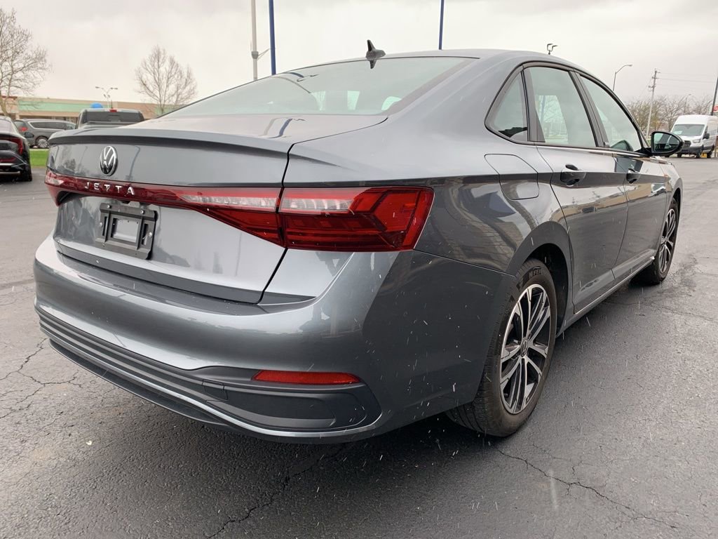 Used 2025 Volkswagen Jetta Sport image 3