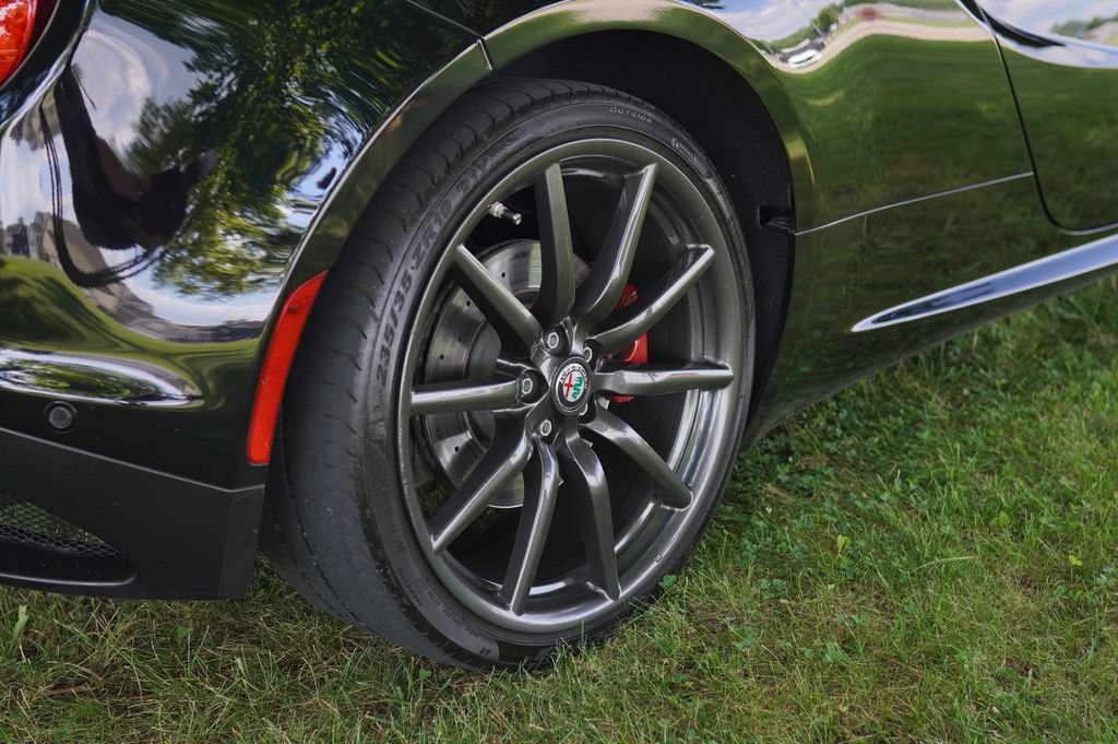 Used 2019 Alfa Romeo 4C Spider RWD image 22