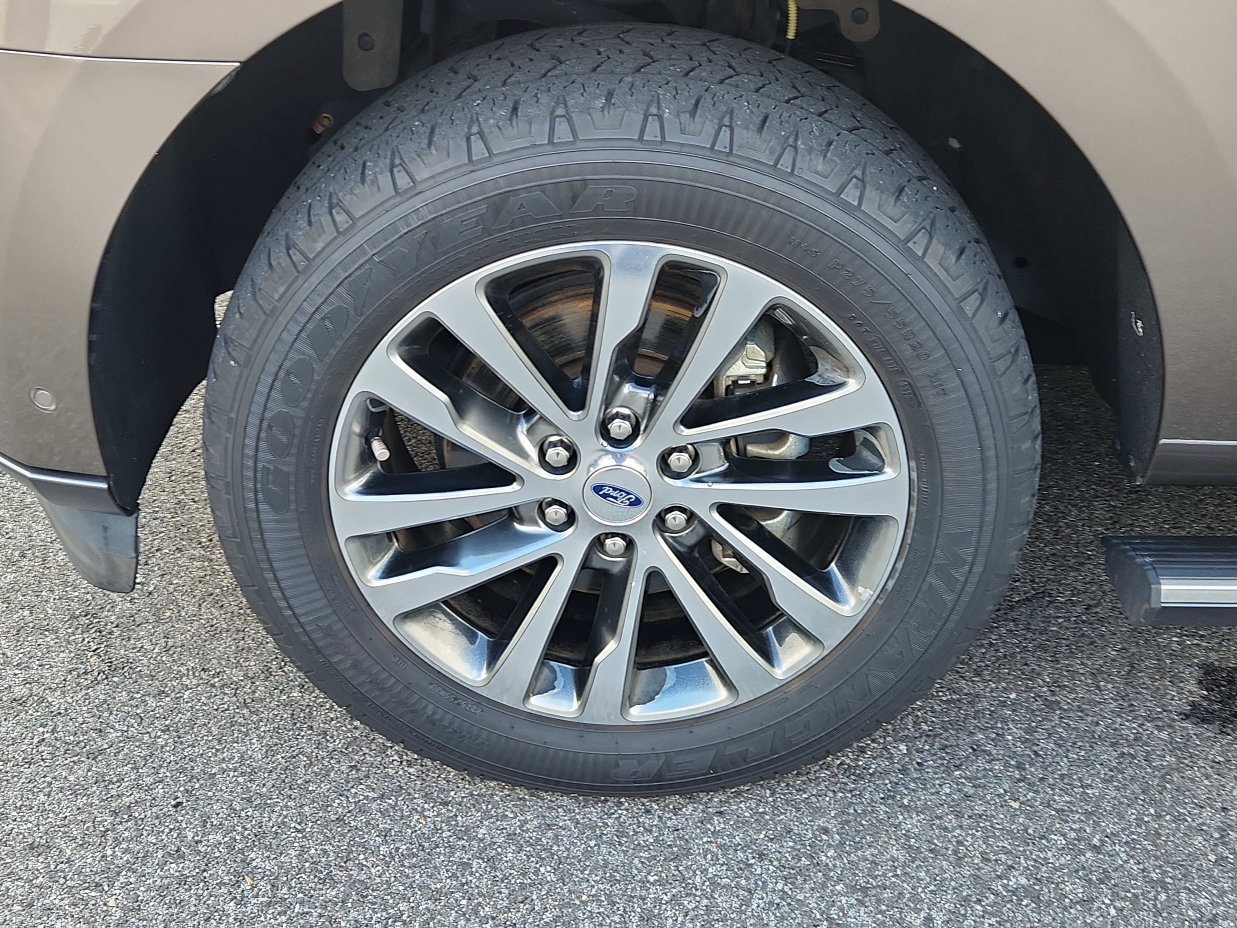 Used 2018 Ford Expedition Max Limited w/ Equipment Group 301A image 9