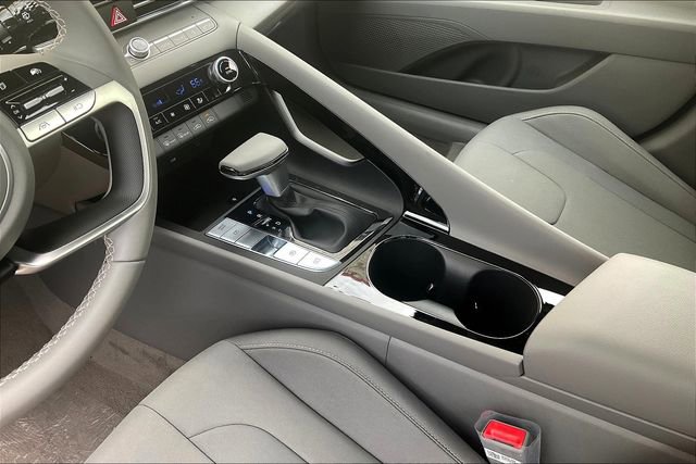 New 2025 Hyundai Elantra SEL image 8