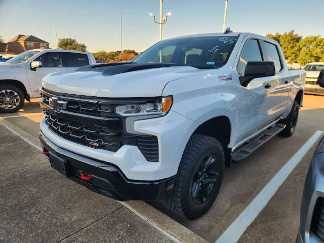 Used 2024 Chevrolet Silverado 1500 LT Trail Boss w/ Convenience Package II AWD/4WD image 3