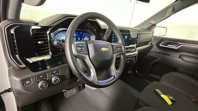 Used 2025 Chevrolet Silverado 1500 LT AWD/4WD image 14