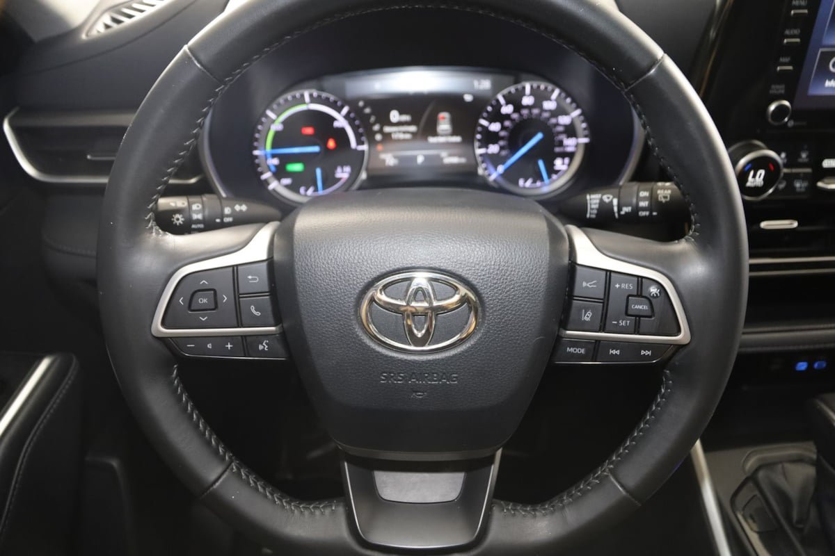 Used 2022 Toyota Highlander XLE FWD image 35