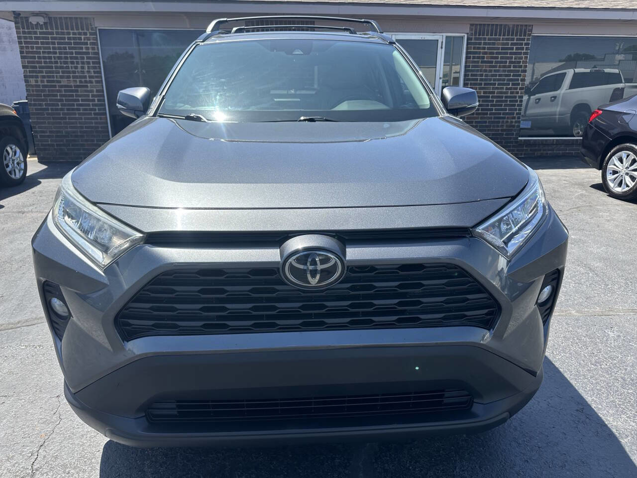 Used 2020 Toyota RAV4 XLE Premium FWD image 4