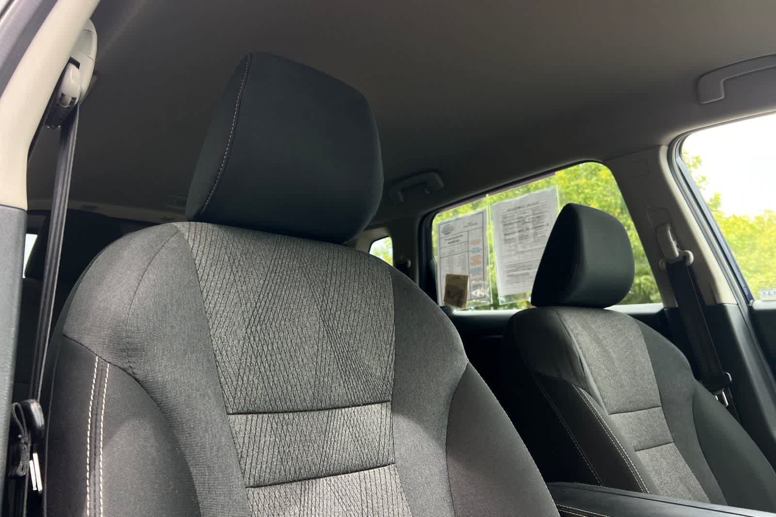 Used 2025 Nissan Rogue SV FWD image 19
